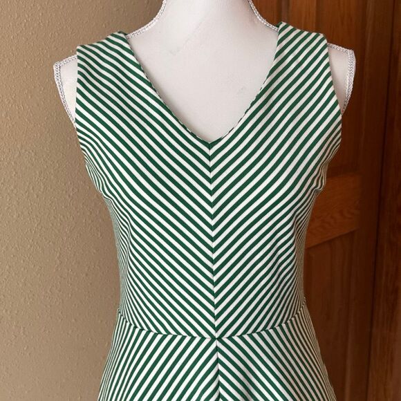 TALBOTS Sleeveless Green & WHite Fit & Flare Chevron Stripe Preppy Midi Dress - Picture 3 of 10